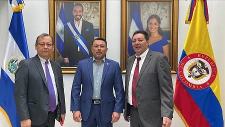 El Diputado Henry Ladino Vicepresidente y el Abg Luis Hernando Quevedo Director Ejecutivo de Confadicol se reunen con el embajador del salvador en Colombia Germán Banacek Álvarez Oviedo